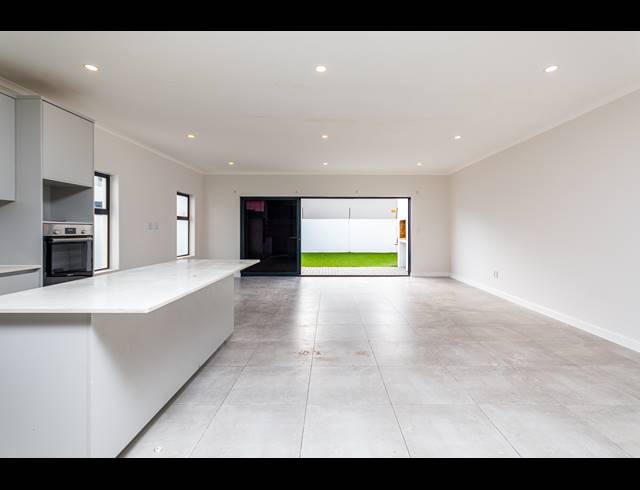 4 BEDROOM FREEHOLD FOR SALE IN SANDOWN